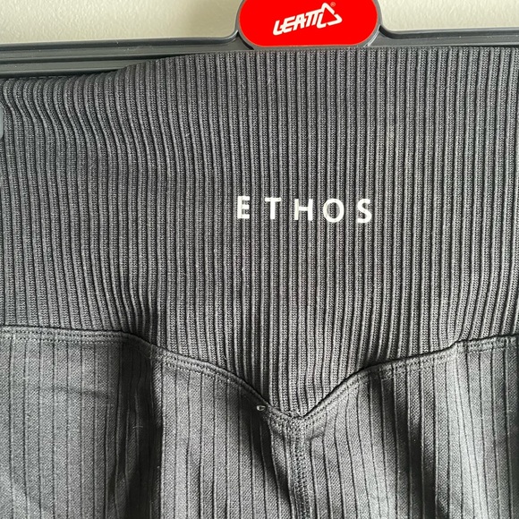 Ethos Ribbed Seamless Leggings - Picture 7 of 7